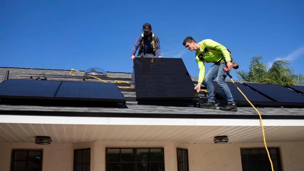 Solar Panel Installation Workers — E-Solaire CH
